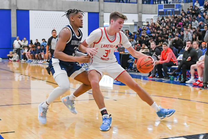 Photo by Earl Ebensteiner